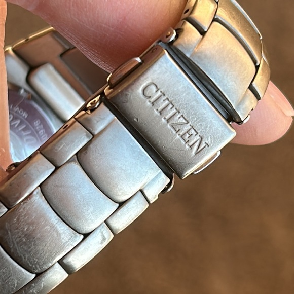 Citizen Eco-Drive Titanium E100-K18434 CK - Picture 4 of 10